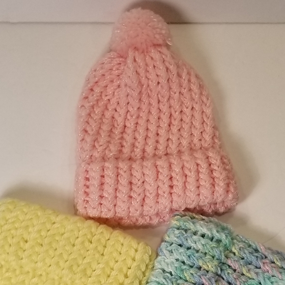 Set of 3 handmade    caps for newborn - Picture 4 of 4
